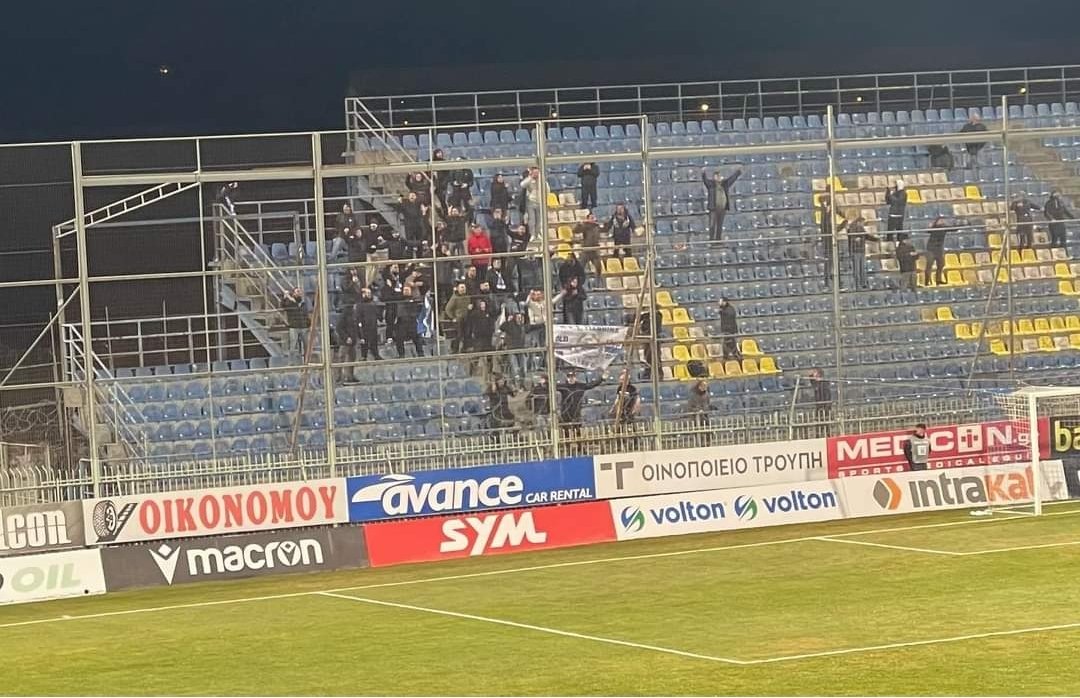 pasoles2's tweet photo. Πήγαν στην Τρίπολη παρά την ανακοίνωση - απαγόρευση μετακίνησης, μπήκαν μέσα, και έχουν κερδίσει την μάχη της εξέδρας! SOLO PAS Giannina 1966 🔵⚪🔵⚪
#slgr #superleague #pasfc #pasgiannina #ΠΑΣ #ΠΑΣΓιαννινα #astpas #ioannina #Ιωαννινα #bluecity https://t.co/zqx8vrworg