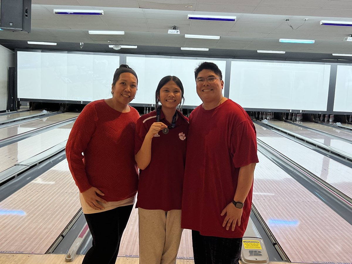 CHEBowling's tweet photo. Congrats to Freshman Leanna Lescano with a 649 series to finish 2nd overall at the South Sectional! 206, 228, and 215. @CHEastAthletics https://t.co/ZIP56ahzMm