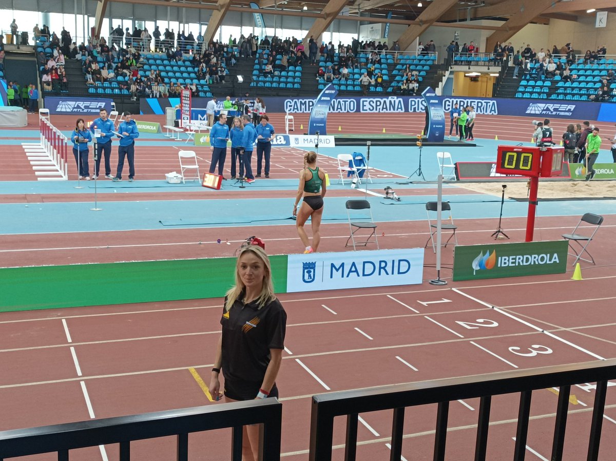 paucg_amposta's tweet photo. No ha estat el resultat somiat i desitjat, cert, però ha estat el 1r campionat d'Espanya absolut per @andreeasabou_ i segur que no serà l'últim.
11a posició total i 10a espanyola amb 5.74m
Molt content i orgullós de la temporada de pista coberta realitzada. https://t.co/oaCj4V6kwU