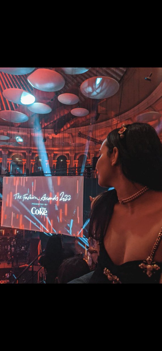 __christinady's tweet image. Fashion Awards 2023 @BFC ✨🥂

#london #fashionweek #selfpotrait