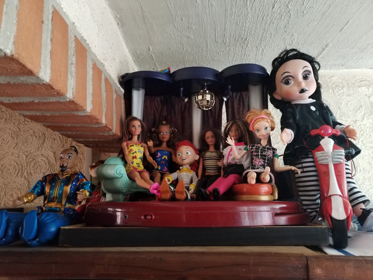 Mario14987's tweet photo. No se quien se divierte más si mi sobrina con sus juguetes o yo exhibiendoselos 😍 https://t.co/BNgF39331Z