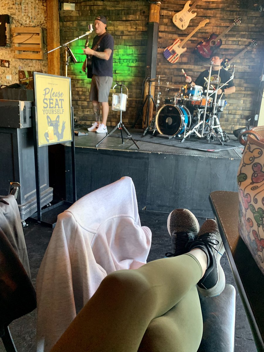 MrsRotnjetski's tweet image. I do love me some live music 😁 #MurphysLaw