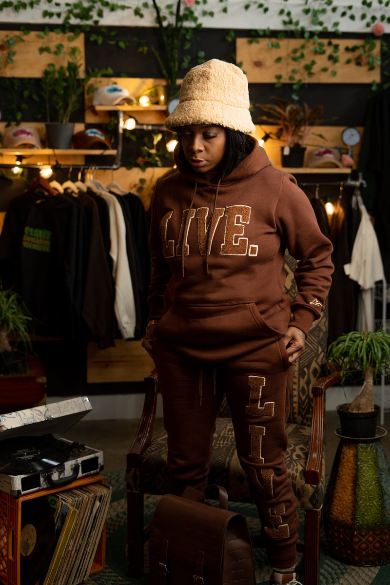 LiveAboveCO's tweet photo. Dipped in Chocolate 🍫 
The Live Chenille sweatsuit- Chocolate Mocha online now. https://t.co/w9J9peitbP 
#BlackHistoryMonth #LiveAbove

Model: wearing size small in hoodie and joggers https://t.co/jePQEn8lrA