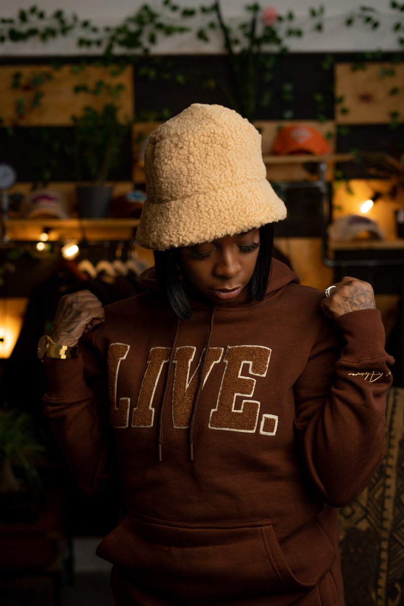 LiveAboveCO's tweet photo. Dipped in Chocolate 🍫 
The Live Chenille sweatsuit- Chocolate Mocha online now. https://t.co/w9J9peitbP 
#BlackHistoryMonth #LiveAbove

Model: wearing size small in hoodie and joggers https://t.co/jePQEn8lrA