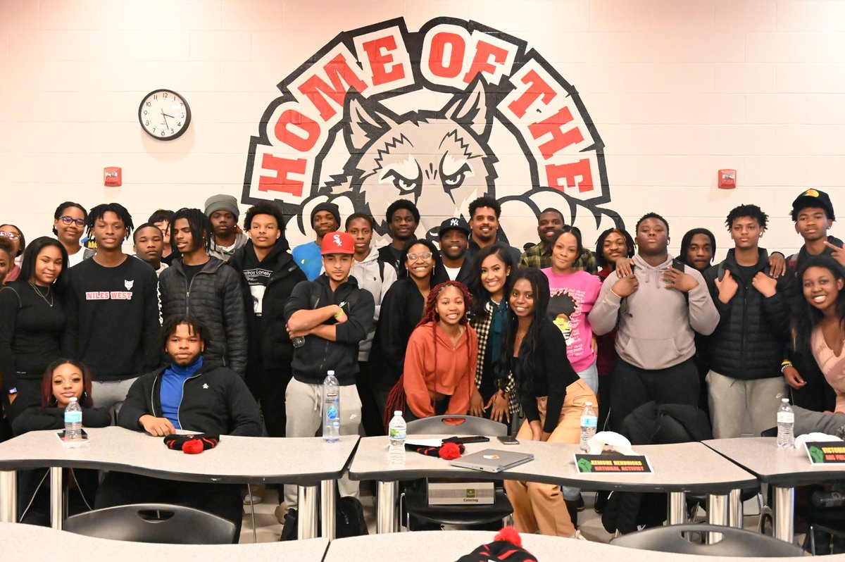 Niles West held its first ever Black Power Panel yesterday! Their Black Student Union invited African American CEOs, administrators, activists, and reporters in hopes of showing our Black students the infinite possibilities available to them!