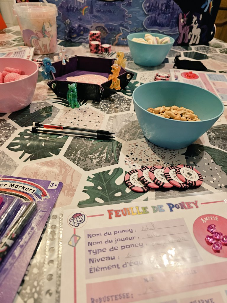 frimaelaroliste's tweet photo. On est ready #mylittlepony #tailsofequestria #jdr
@BlackBookjdr https://t.co/FDE4nMlacW