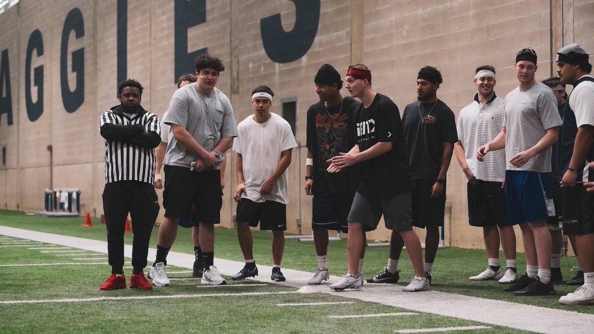 USUFootball's tweet photo. We miss this era 😂 #BigT #BigShorts https://t.co/sfy6fDcYeG