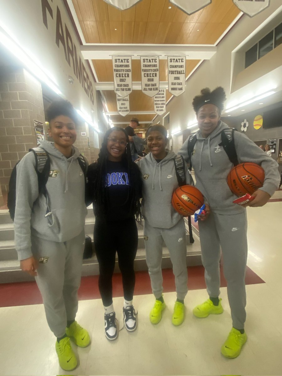 They all can go 🏀💯🔥#CLASS26
@rieyandesouze @garcia_amayah @JaidynGunter @KamoraPruitt