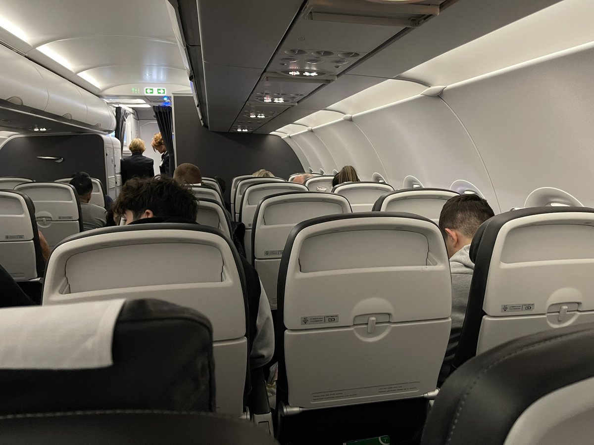 mparvezuk's tweet photo. @British_Airways what a joke is this business class. Name of business class just provide economy class with middle seat empty. Pathetic service. Dirty floor. Flight BA0677 arrival time at Heathrow was 18:30 but still in aircraft. One of the worst experiences ever. #noBAanymorr https://t.co/11jyYlP9CR