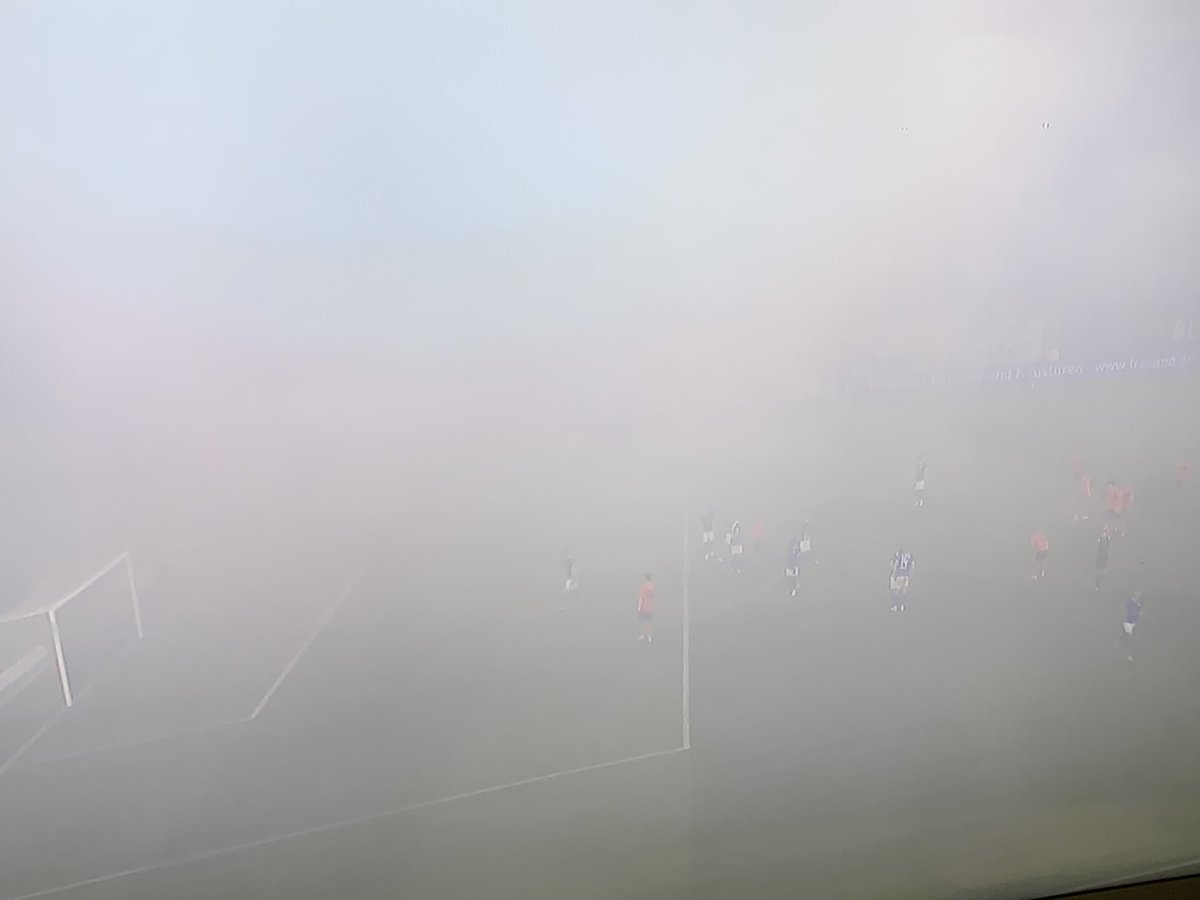 matt_4d's tweet image. FC Hansa Rostock enjoying themselves in the opening stages against SV Darmstadt … I think. Play interrupted for a good five minutes.

#fchsvd #2BL 🌫️ 💨