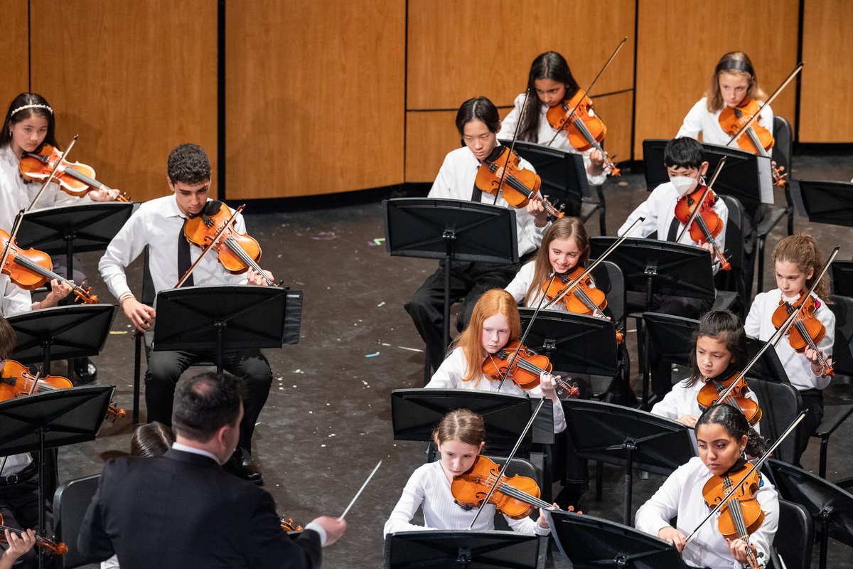 OYO_Michigan's tweet photo. Some of our favorite moments from studio string orchestra at our winter concert! Studio string is comprised of advanced beginner string musicians, generally ranging grades 2 through 7 or Suzuki books 2 through 4. https://t.co/jxkYYRSGCE
