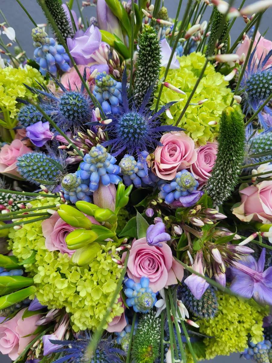 KayeSouter's tweet photo. #SuffolkFlorist Come and chat to us TOMORROW Sunday 19th February 12noon-4pm in The Parlour @hintlesham_hall  for their #WeddingOpenDay We will dress the room ready for a #WeddingCeremony here's a sneak peak..... https://t.co/3xXICE0PF3
