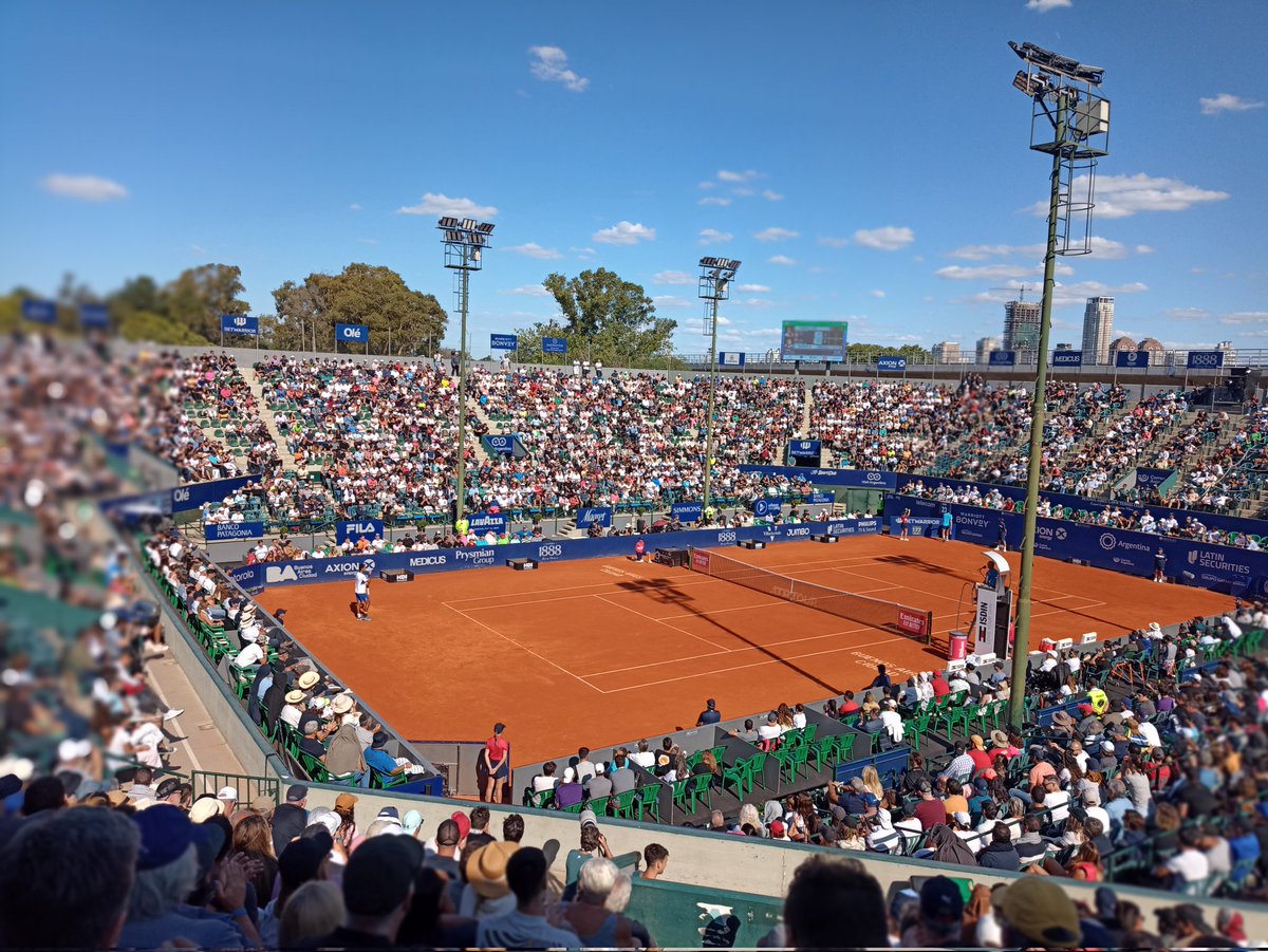 guillecapora's tweet photo. Que lindo ver el BALTC repleto. Recuerdos de grandes batallas de Copa Davis y de torneos internacionales.
Se está jugando la primera semifinal entre Varillas y Norrie.
Después Alcaraz vs. Zapata Miralles.
@ArgentinaOpen 

#Sidra1888 https://t.co/BsWFerjc69