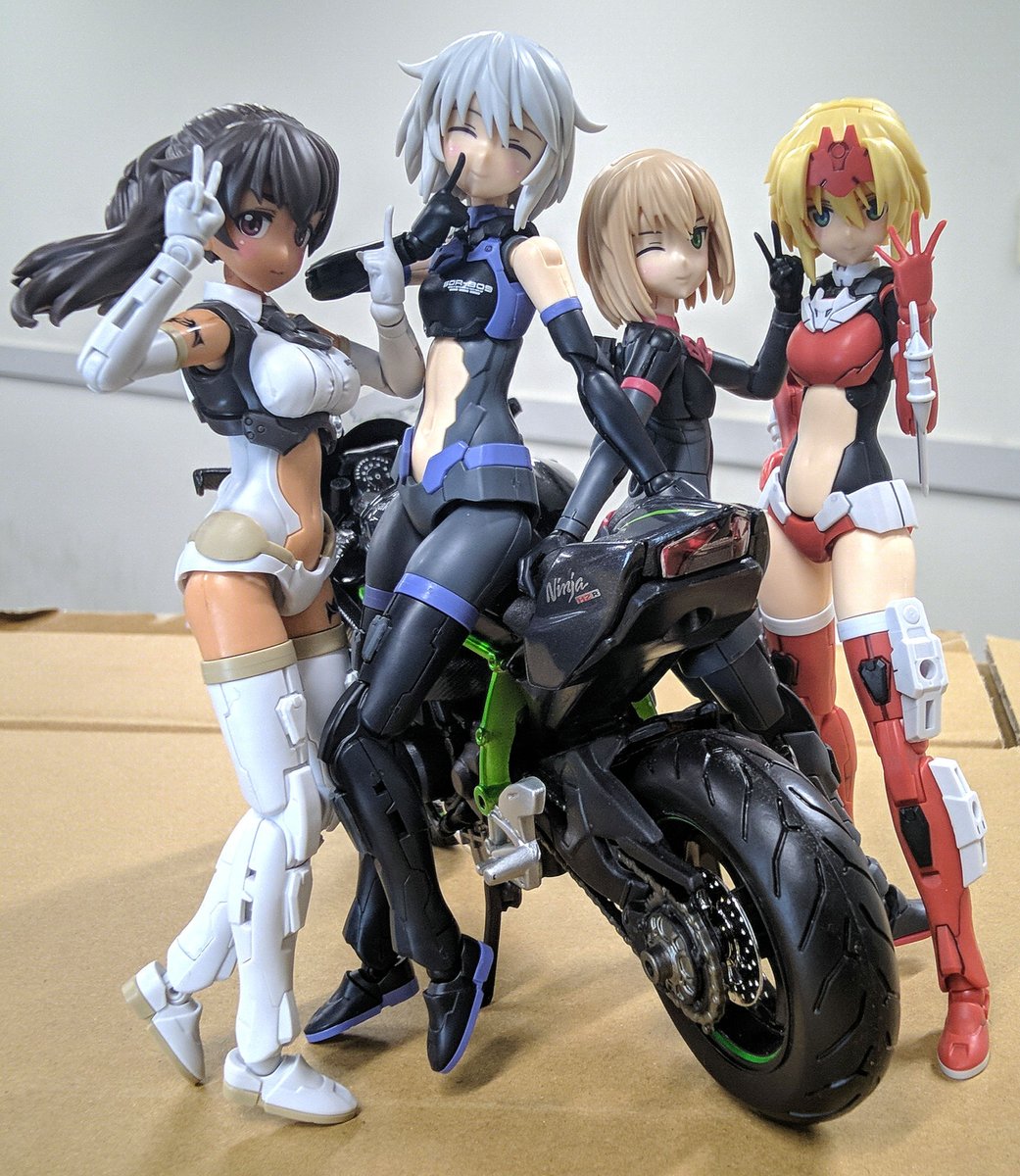 sci_modeler's tweet photo. 最年長の4姉妹。 無傷の最後の写真です。 現在、それらのパーツはさまざまなカスタム ビルドに混合されています。

This is the last photo of the oldest 4 sisters while their were still intact. Now their parts have been mixed up into various custom builds.

#30ms #30ミニッツシスターズ https://t.co/byHqKivjXP