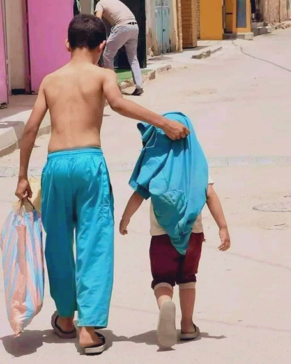 _xin3's tweet photo. "سنشد عضدك بأخيك".
"حين تَسقط لن ينتشلك سوى إخوتك، الإخوة أجنحة."♥️ https://t.co/TyZzIln66G