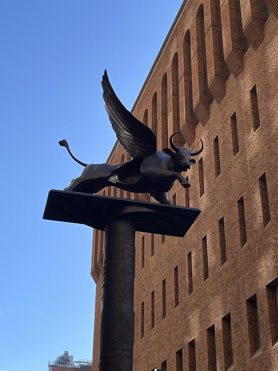 StandardPigeon's tweet photo. Bullish pigeon https://t.co/Q8IfXEEHu5