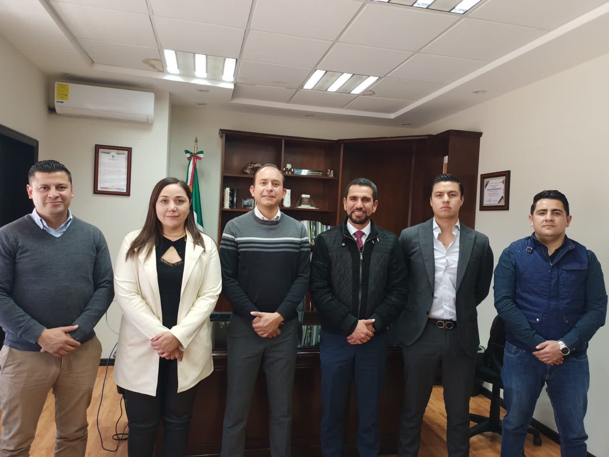 Trabajamos esta semana con <a href="/SdecoDgo/">Sedeco Durango</a> y con el <a href="/CODEDUR_oficial/">Consejo para el Desarrollo de Durango</a>, el diseño de una plataforma que nos permitirá cruzar estadísticas vigentes del sector educativo, económico y social, y con ello poder proyectar de mejor manera la prestación del servicio educativo en EMSyS.