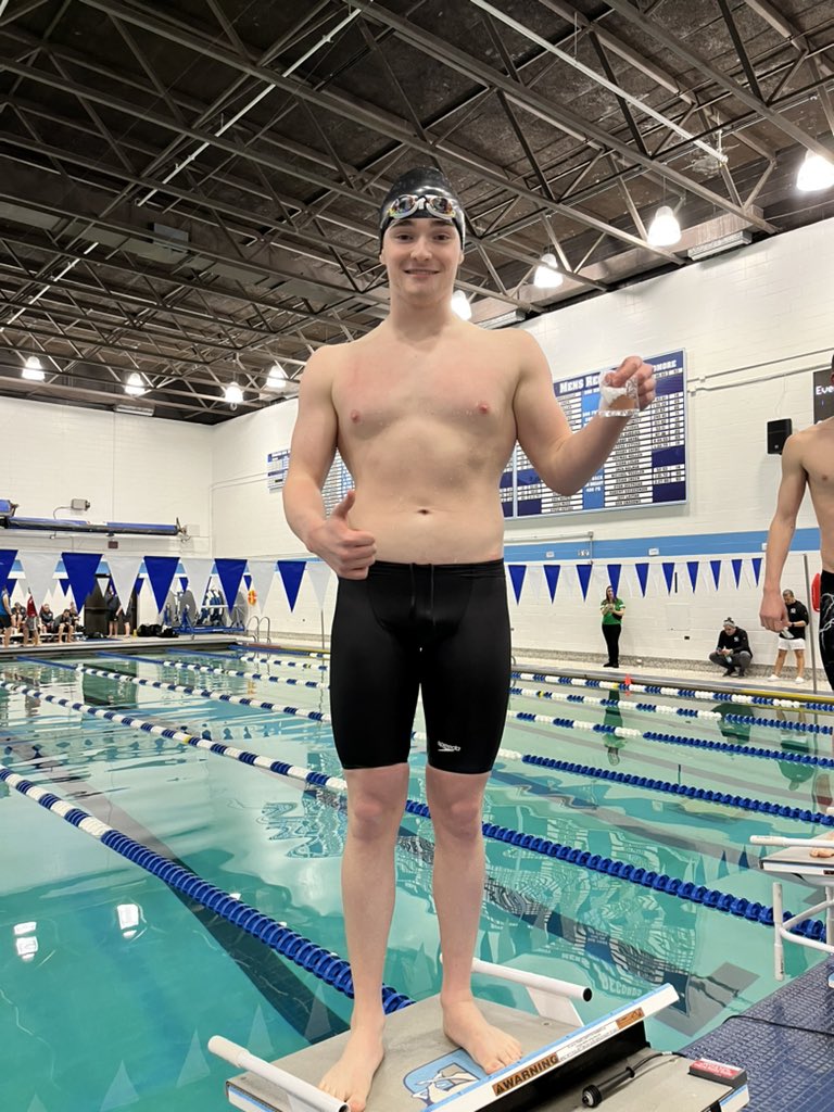 Congrats to Reese Boecker for going 3rd in the 100 fly with a new lifetime best 52.20!! 🎉🎉