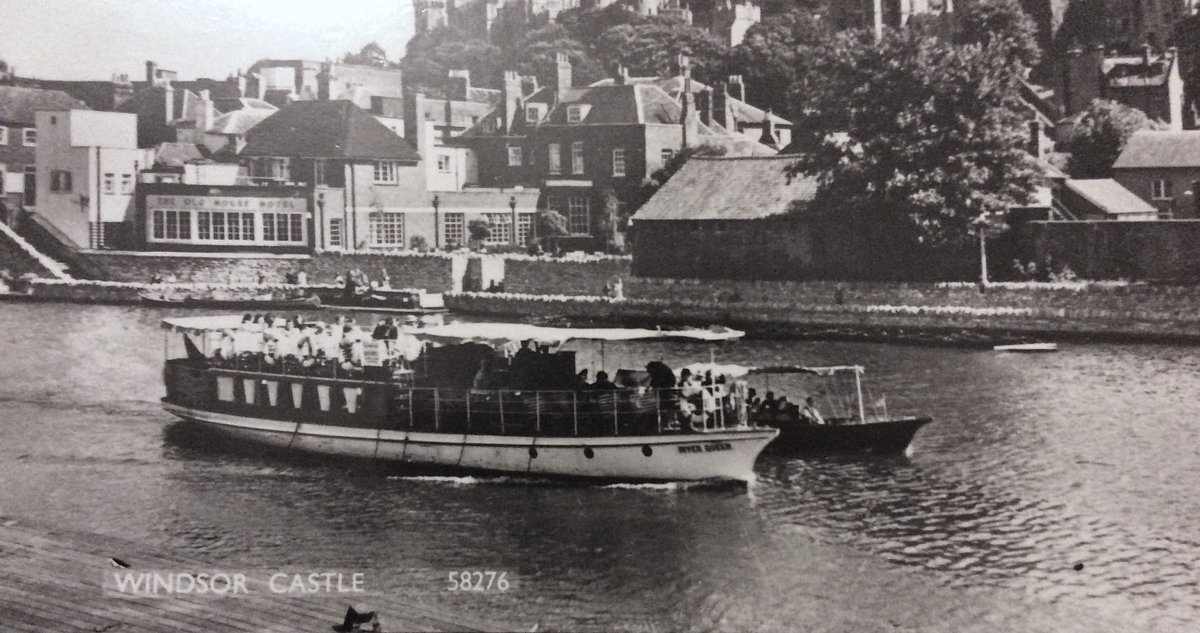 OAK77uk's tweet photo. Taking a guess that could be #GoldingBros (behind #SaltersSteamers RiverQueen), the #Angler or #Humble their two smallest boats. They also had the #Esperanza & the #Monarch I skippered all but the Esperanza @RomneyWeir
#Windsor #WindsorCastle #RiverThames #RiverQueen https://t.co/qpckMbxn8x