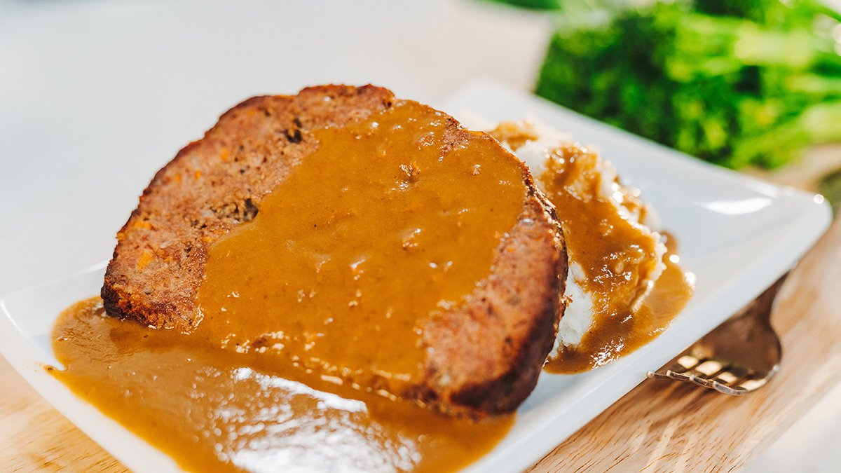 GreatTastesMB's tweet photo. When it is cold outside you can warm up from the inside out with this rich and comforting Meatloaf with Mushroom Herb Velouté. 
https://t.co/lchojiz9SE
#MBFoods #MBfarms #Lovelocalmb #whatsfordinner #recipeoftheday #meatloaf #gravy #veloute @ManitobaBeef https://t.co/j5w889m567