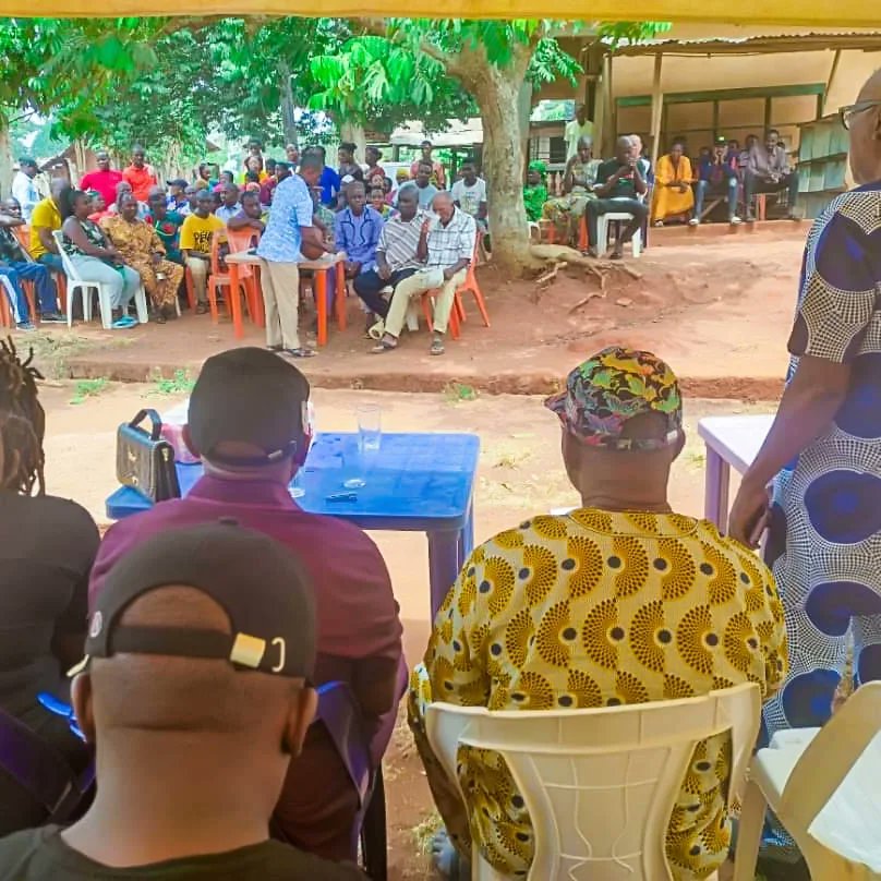 JIkenwe's tweet photo. Earlier today, at an interactive session with Aka-jisike Social Club Of Nigeria, Aniocha South LGA, on the need to #VotePDP5/5. https://t.co/bSlpGXH1j6
