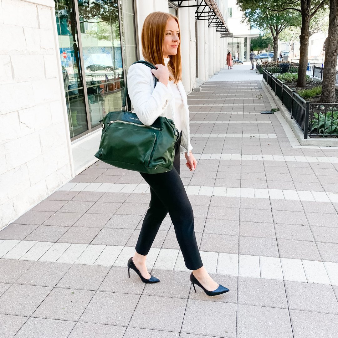 AustinandFowler's tweet image. This hunter green Briggs bag is sooooo well-loved!

It's a stunningly chic bag, but you will also stand out with its distinctive color. The Briggs bag is perfect for work, babies, travel, and everyday life. 

#workbag #everydaybag #diaperbag #chicstyle
