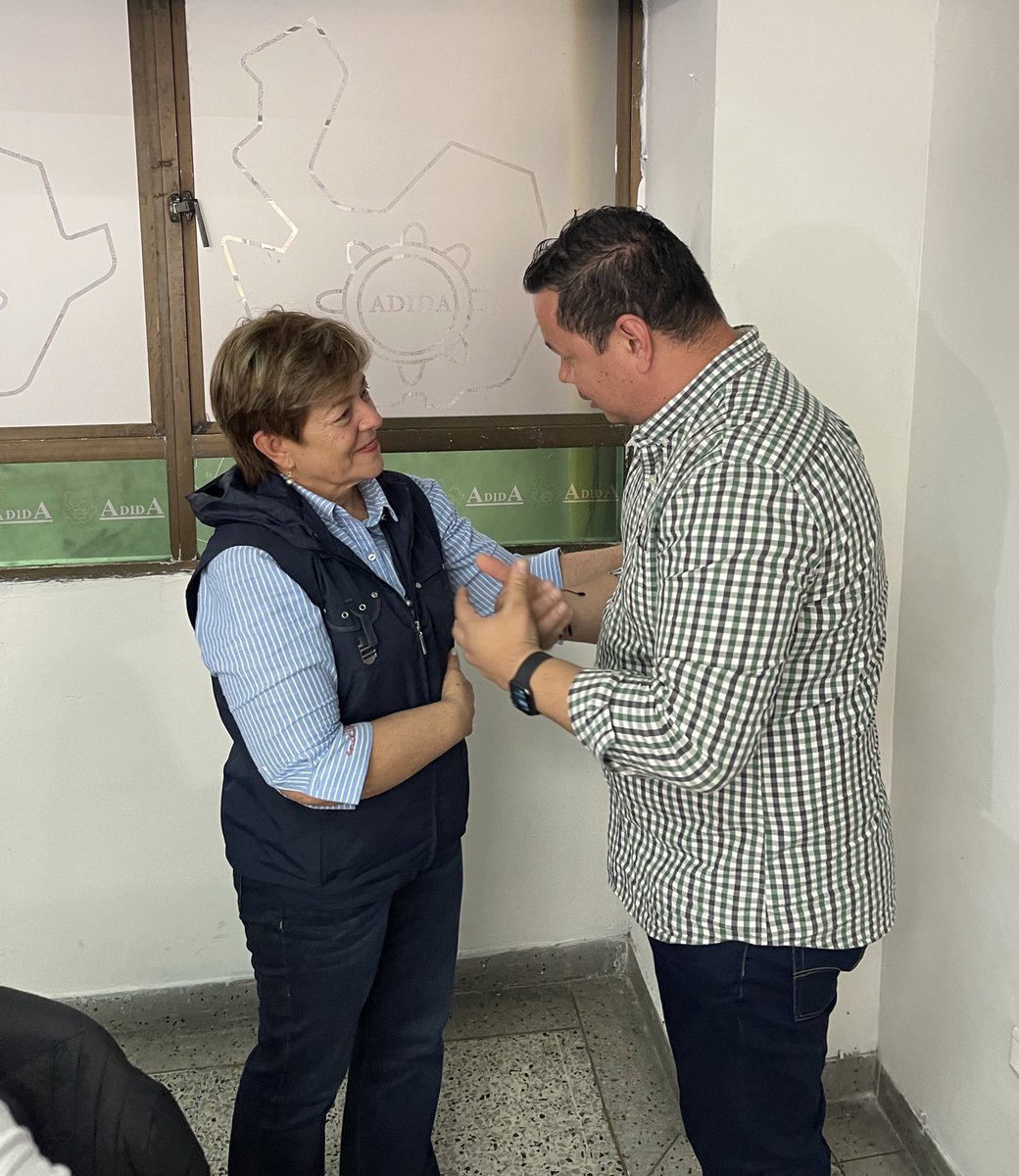 wilsonabuitrago's tweet photo. Ministra @gloriainesramir @MintrabajoCol bienvenida a la #MedellínFuturo. Gracias por la manifestación de voluntad para trabajar en apuestas comunes con @QuinteroCalle @AlcaldiadeMed https://t.co/cmfIs5iIcR
