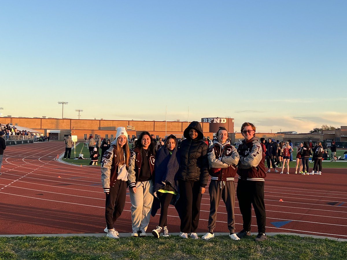 Shout out to some of the hardest workers we know! Thank you all for toughing it out through the cold and wind all day for the Damani Gibson relays. We appreciate all and we couldn’t do it without you! 🙏🏼 #BFND #teambehindtheteam #doitforDamani