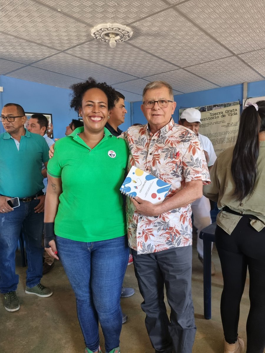 PALOMINERA's tweet photo. Agradecida con los compañeros de Comunes por la invitación a Tierra Grata. Un diálogo que nos acerca en este proceso de reconciliarnos social y políticamente para generar los procesos de transformación que el Cesar requiere... Porque esta tierra #EsNuestra! https://t.co/6hRp85igcA
