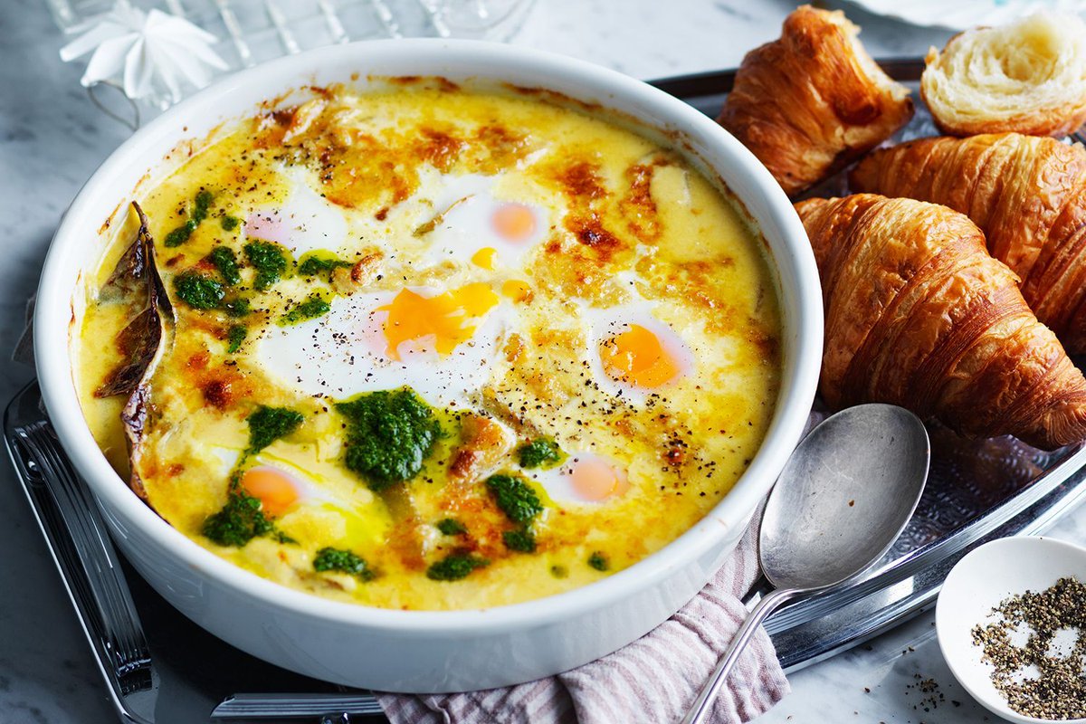 A decadent brunch favourite designed to be shared, this bay, gruyere and kipfler baked eggs is the perfect Sunday treat. Find the recipe + more creative egg ideas here: bit.ly/3lEThip