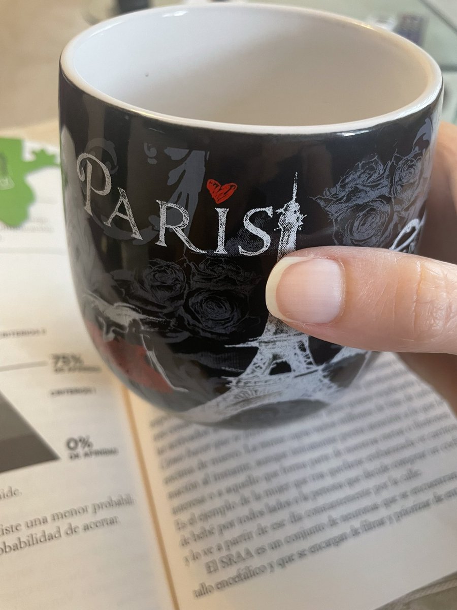 DenissePriego's tweet photo. #SuPtm con mi té chai, exquisito y le puse el toque de cardamomo. Aquí en modo zen leyendo. ¡Salud! https://t.co/SCqkyVOr0C