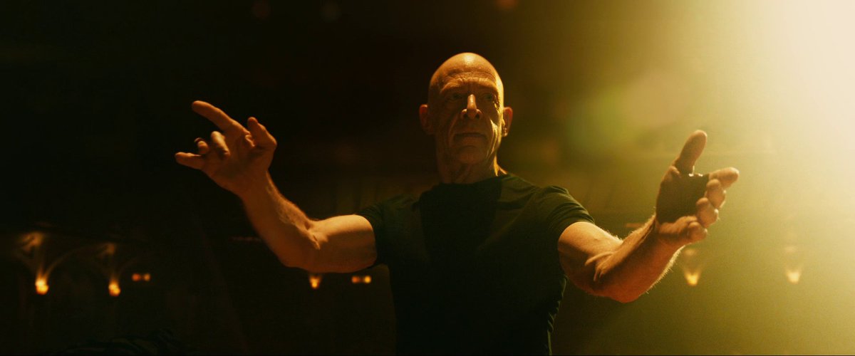 PabloPlanovsky's tweet photo. Damien Chazelle tiene apenas 38 años y ya hizo Whiplash, La La Land, First Man y Babylon. Muchos cineastas solo con una sola de esas películas ya serían considerados grandes directores. https://t.co/pMAnIR7qKS