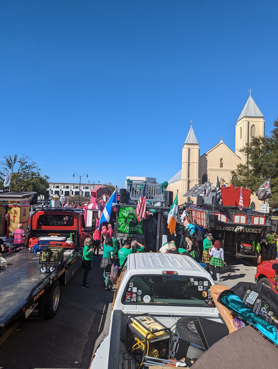 breezybchman's tweet photo. Weather is perfect for a Pensacola style Mardi Gras parade @spann https://t.co/XsXe45PCcg
