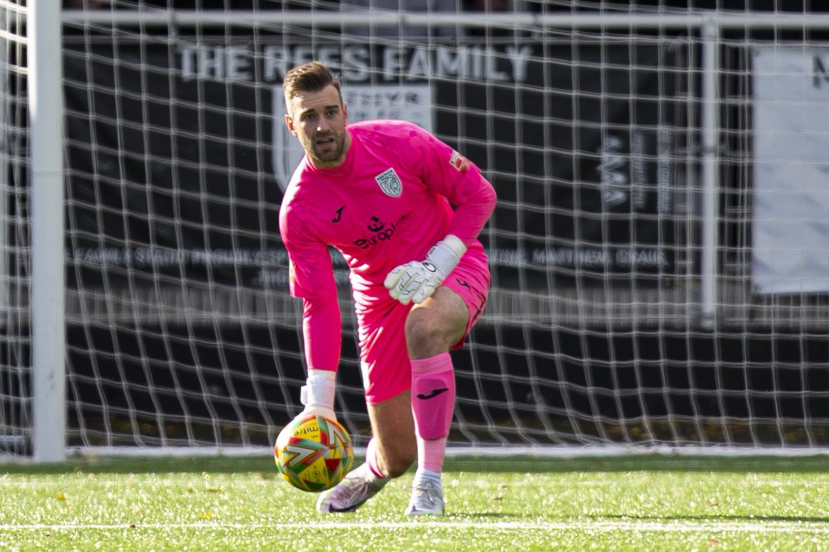 MerthyrTownFC's tweet photo. ✅ 𝗣𝗲𝗻𝗮𝗹𝘁𝘆 𝘀𝗮𝘃𝗲 
✅ 𝗖𝗹𝗲𝗮𝗻 𝘀𝗵𝗲𝗲𝘁

A @willfuller1 appreciation tweet 🧤 https://t.co/7wuCfF2NT4