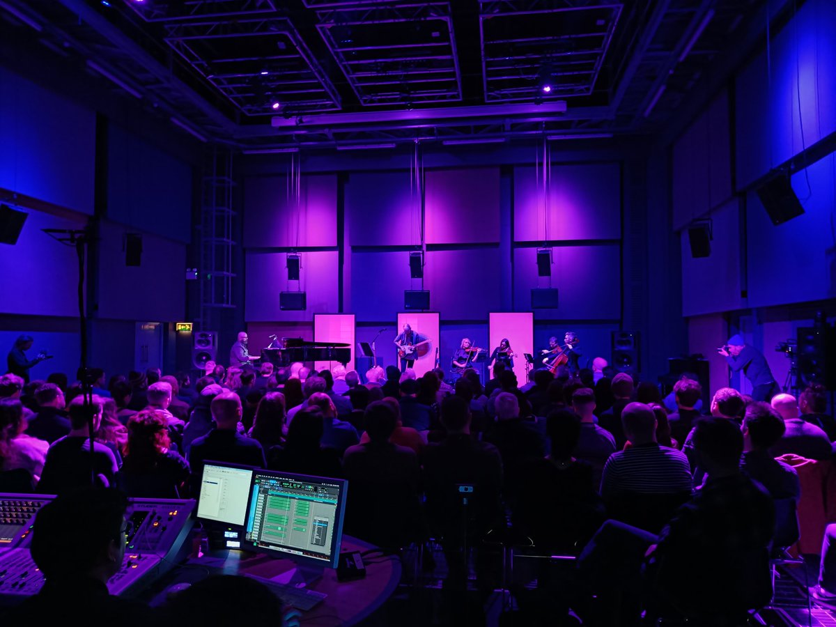 niscifest's tweet photo. Breathtaking evening underway in the @SARC at @QUBelfast as @Rory_Friers presents a brand new solo piece All Around Us with Arco String Quartet @ClareArco ! #NISF23 https://t.co/GRAeT9SlBF