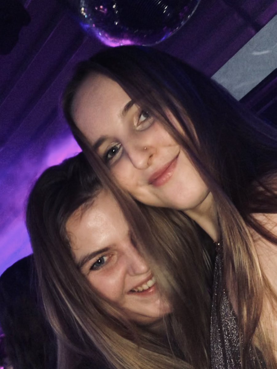 ianftjustin's tweet photo. leuke avond met leuke mensen om me heen✨💃🏼😌🔮 https://t.co/sB5DHpJBHY