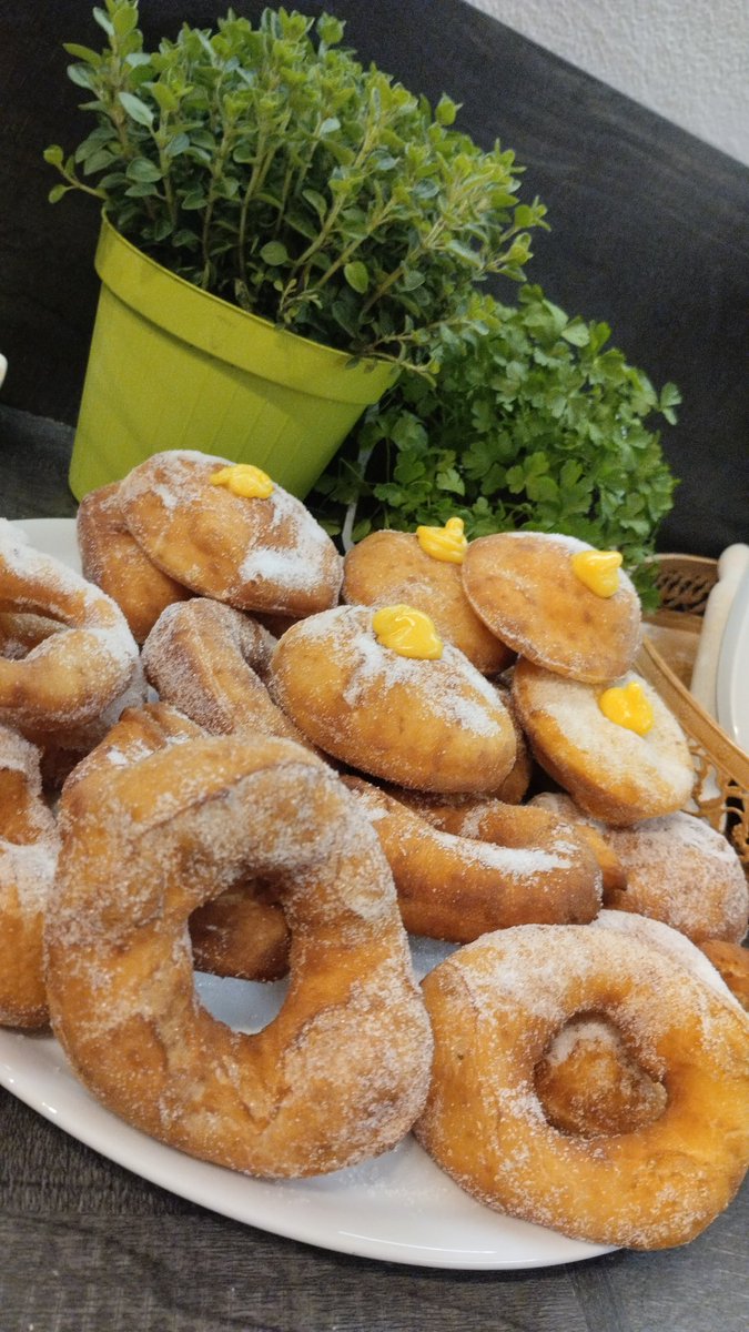 berzulla's tweet image. Ecco il mio bombo-twitter 🧡 #bomboloni #dolci #CePostaPerTe #pastryhome #MIKFESTIVAL #terraamara