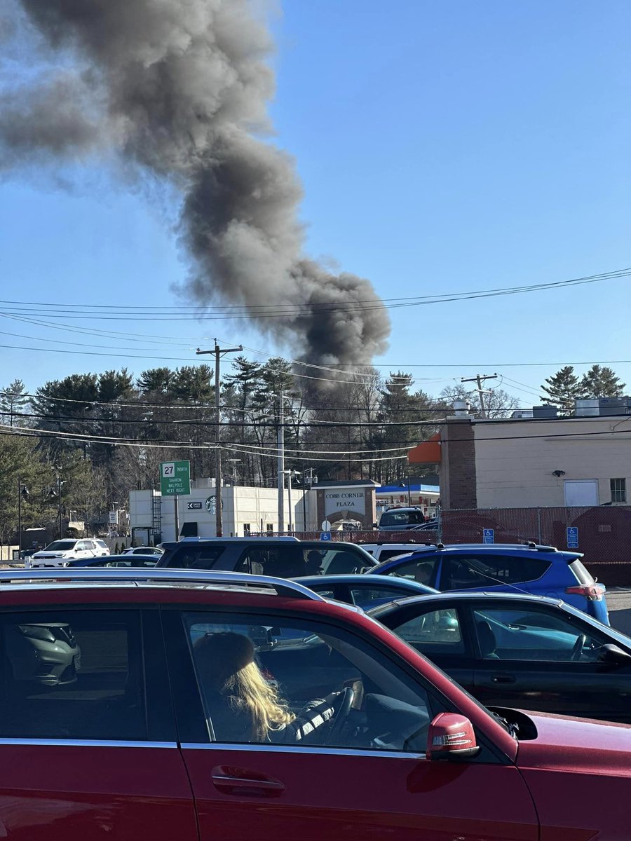 DavidCifarelli's tweet image. BREAKING: Crews are on the scene of a multi-alarm fire near Cobbs Corner in Stoughton #DailyVoice #MAFire (📸: Thomas J White, Daniel Prestwood &amp;amp; @MassFireChaser) dailyvoice.com/massachusetts/…