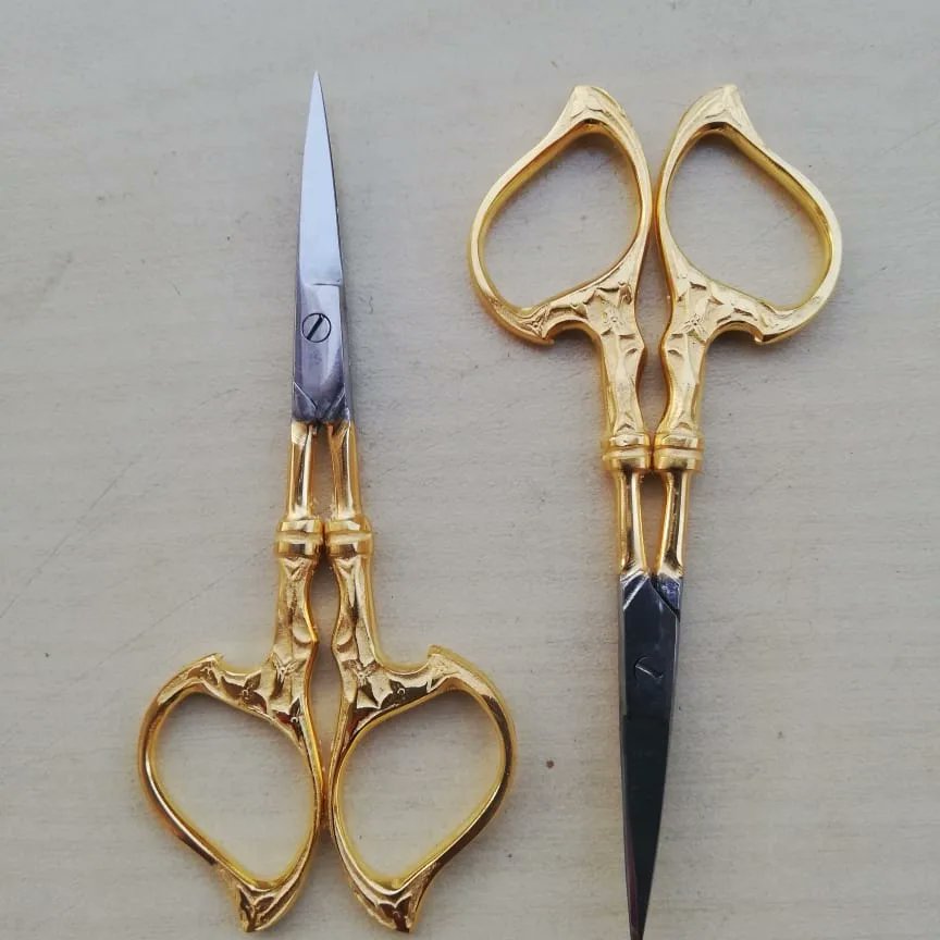 rizwanbhally's tweet photo. Eyering shaped scissors in gold handles 
Handmade Forged Stainless Steel
DM for supply and price
WhatsApp, 0092 3466698866
Email, rizwanbhally@gmail.com https://t.co/sOkWzhQspl