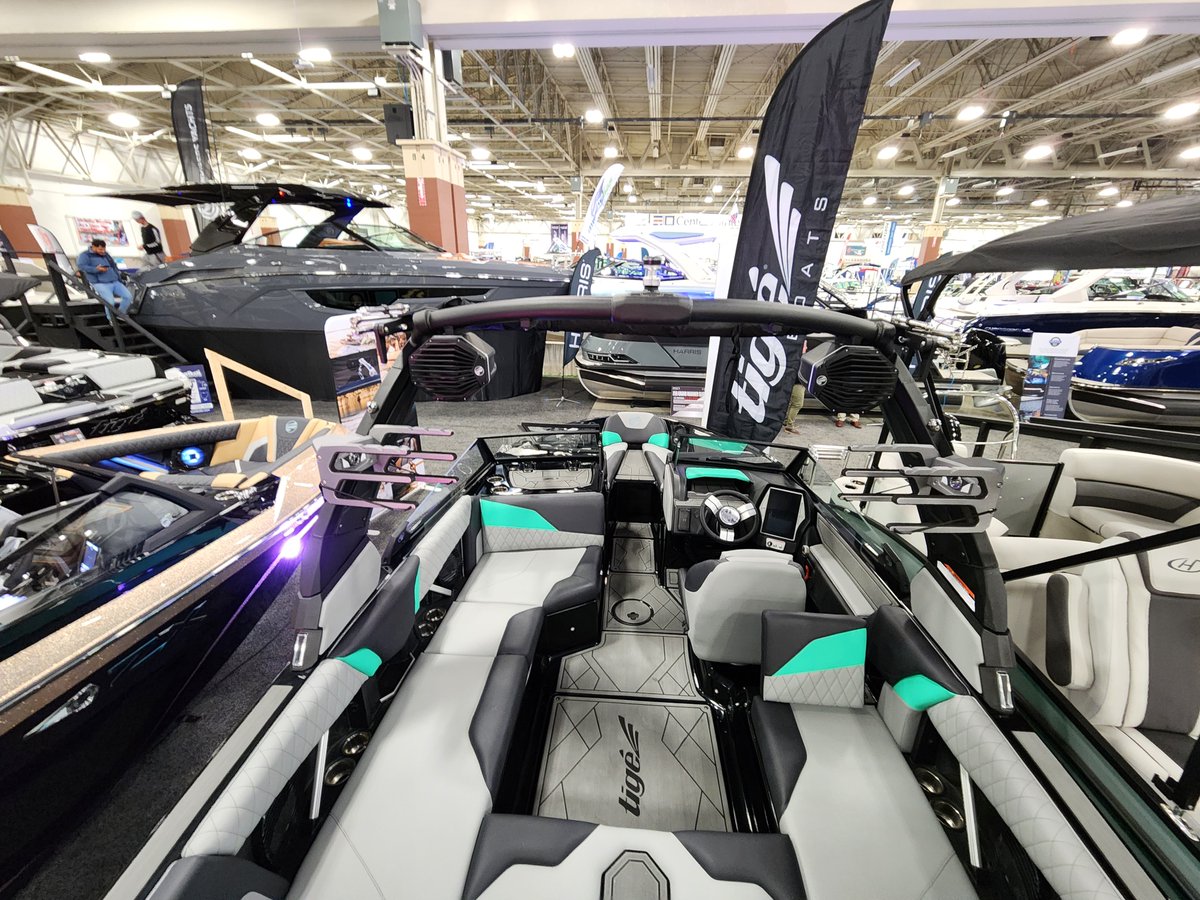 SkipperBuds's tweet photo. We can't help but stop and stare at this stunning Black and Mint Tige Z1!  With its traditional bow, Tige's iconic diamond stitching, and a deeper freeboard, the Z1 is designed to give you the Tige performance you expect. 
#tigeboats #tige #towboats
https://t.co/7za3e5s7TX https://t.co/cjMRUS7WHX