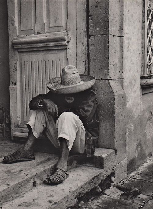 #sabiasque la palabra teporocho posiblemente tiene su origen en el barrio de la Merced? Una señora que vendía té a 5 centavos y si le ponía piquete era a 8. Se suponía que era para crudos pero después la gente se emborrachaba en su puesto debido a que era muy barato #teporocho