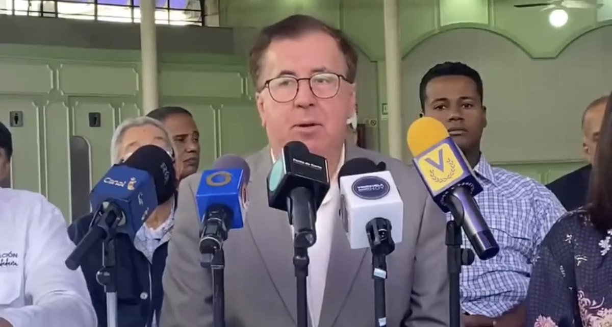 polianalitica's tweet photo. 🟢 Pérez Vivas ratificó su participación en las primarias, solicitará que se adelanten los debates entre precandidatos y se pronunció a favor del voto en el exterior.

🗣 “Maduro le tiene miedo a las primarias, por eso quiere implosionarlas”. Dijo. https://t.co/Epx7Mdr8Sz
