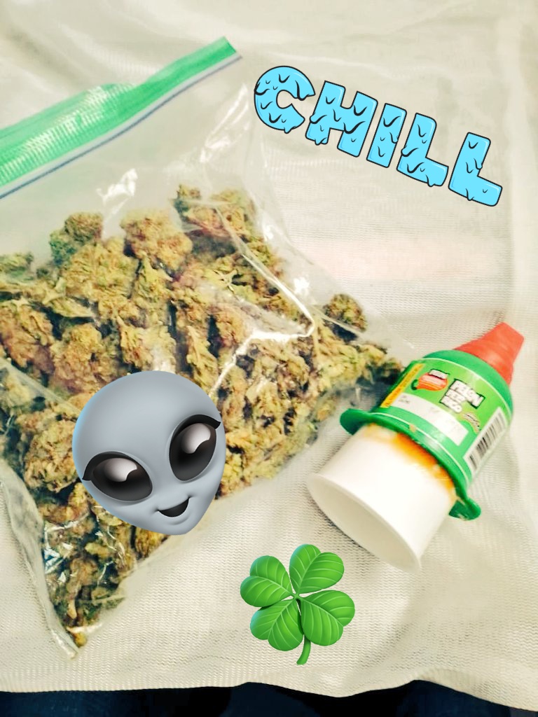 annivross's tweet photo. Ya sabían?? Soy bien fumetas y estoy muy feliz porque me acaba de llegar un regalito 🥰💚👽✌️

#420gay #puebla420 #trapito #femboy https://t.co/8FYNkEgQV7