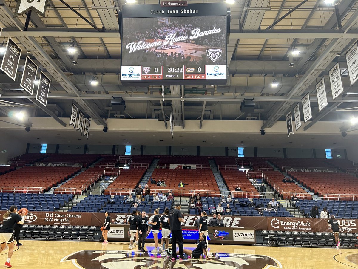 acgoss_11's tweet photo. Excited to be on the call for the first time today for @BonniesWBB Senior Day with @NSolly02 ! Join us at the top of the hour on ESPN 3 for VCU vs St. Bonaventure! https://t.co/DljJQr9Bz9