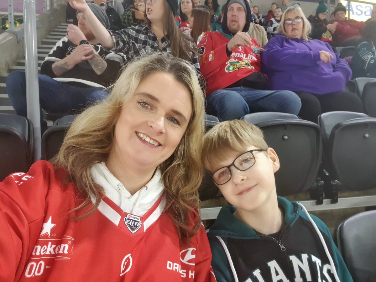 #Giantselfie <a href="/BelfastGiants/">Belfast Giants</a> Let's go Giants! Both our birthdays this week!!!