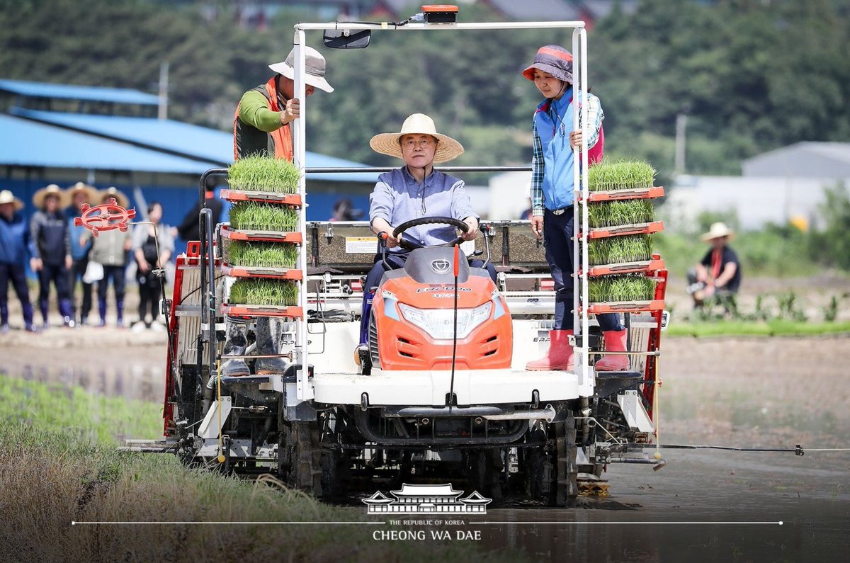 문모닝~

휴일에 평안하시고 건강과 행복이 함께만 하시기를 바랍니다~