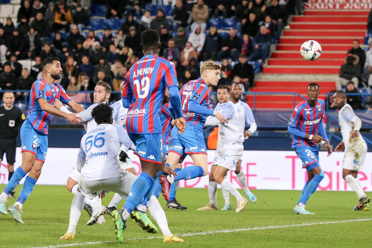 SMCaen's tweet photo. Sublime comme un but de Norman Bassette à la 93e (une Saint-Valentin avec quelques jours de retard) ❤️💙

#SMCaen #SMCGF38 https://t.co/furJQhHXCG