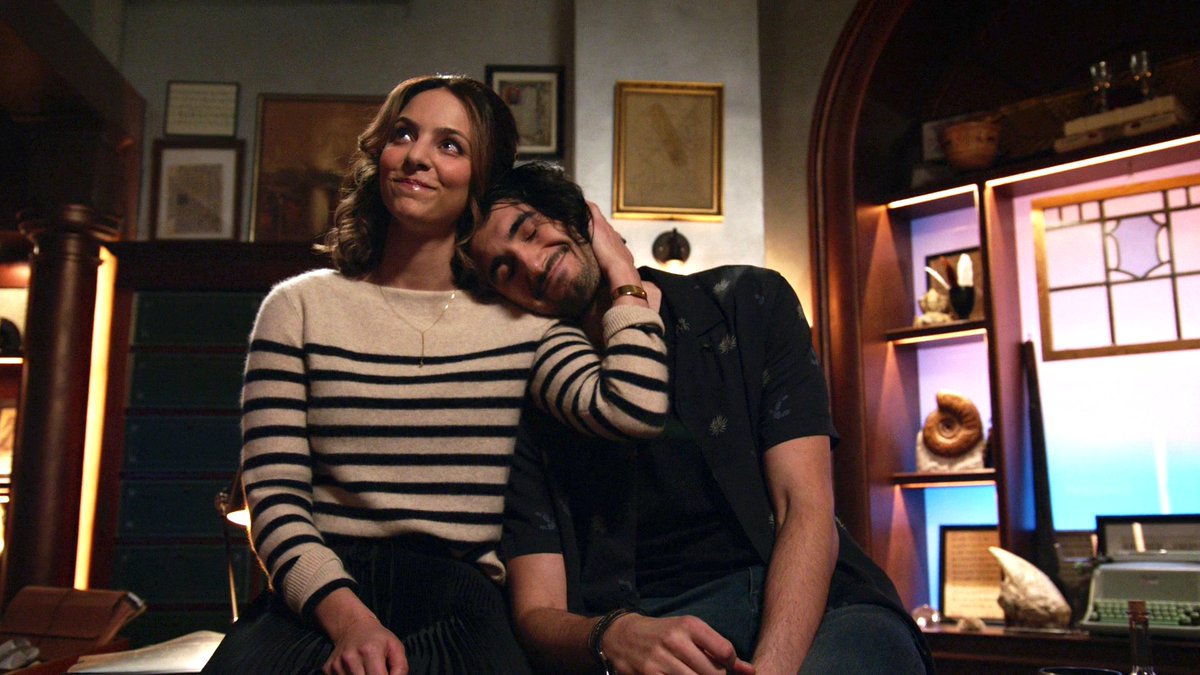 verohaa85's tweet image. LOVE WEEKEND!
Today was #Avalance Day but since we have a week full of love why don't have a Love Weekend . 
#LoveWeekend

Siblings Love!
Zari &amp;amp; Behrad Tarazi

#SaveLegendsOfTomorrow