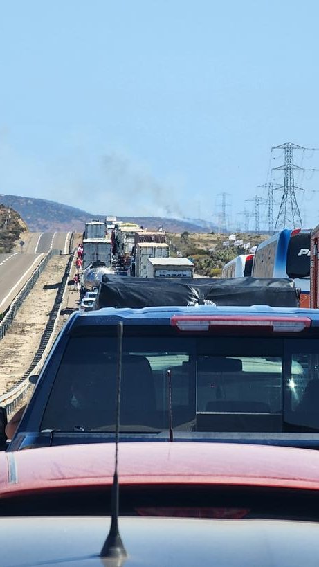 memaada's tweet photo. #TacoRuta5Norte rumbo Santiago transito detenido https://t.co/JlLY3M0wHO