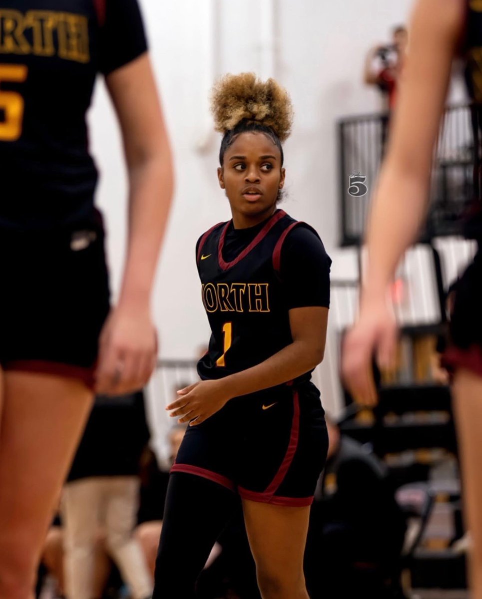 FinchEmoni's tweet photo. end of an era…
thankful for these past 4 years. it’s been one heck of a ride but i’m grateful for it all. a special thank you to everyone that’s been on this journey with me. i love y’all for life. forever a WARRIOR, always ❤️. next stop Siena Heights University🤍💛💙 #wnhs https://t.co/W8wZx8QeeY